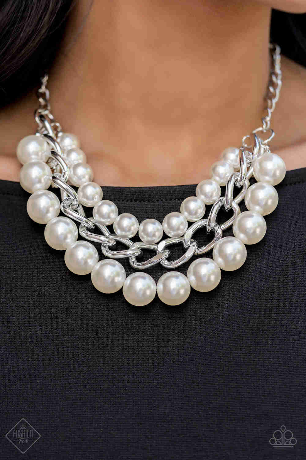 Paparazzi Empire State Empress White - Necklace & Earrings Set