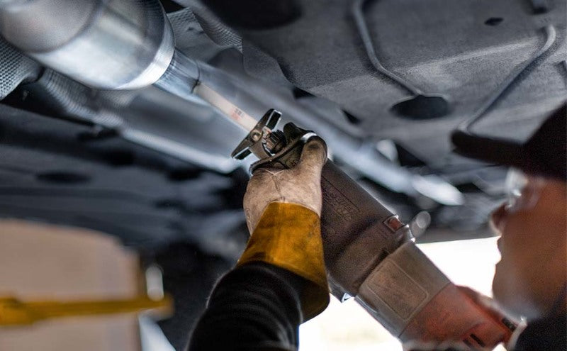 MagnaFlow Universal Catalytic Converter with Single O2 Boss - 1.75 Inch