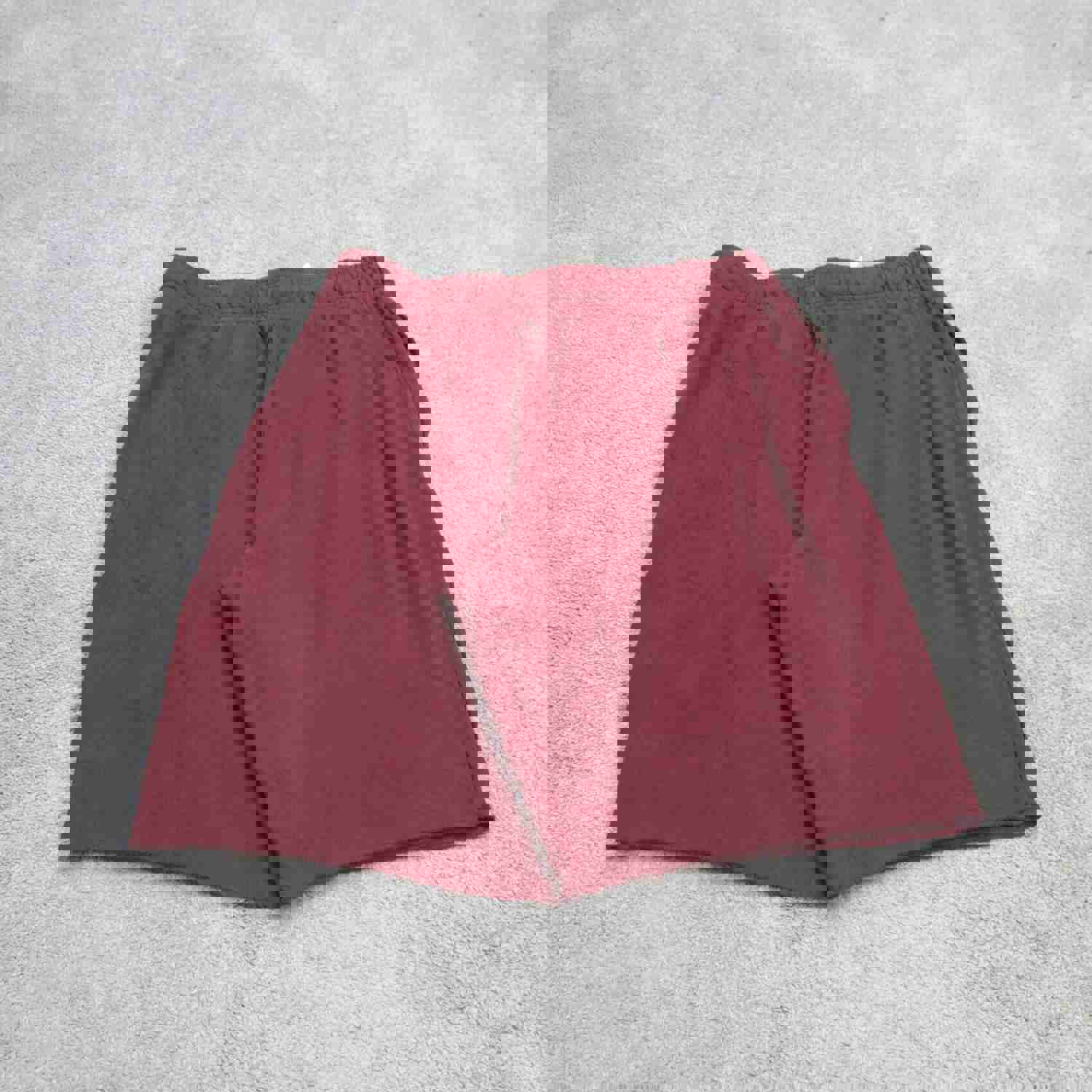 Under Armour Men's X Large Red Athletic Shorts with Elastic Waist