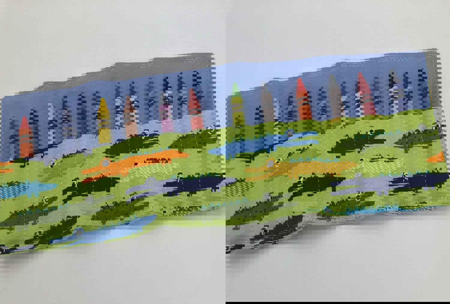 Green Alligator Crayon Wallet - Fun Animal Craft Toy for Kids