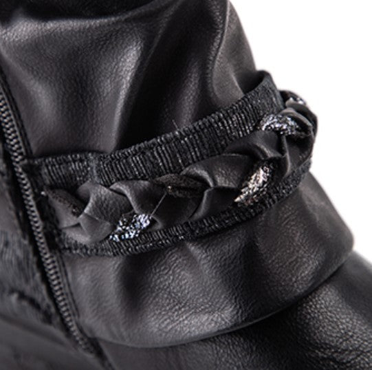 Women's Autumn/Winter Round Toe Ankle Boots With Metal Decorations