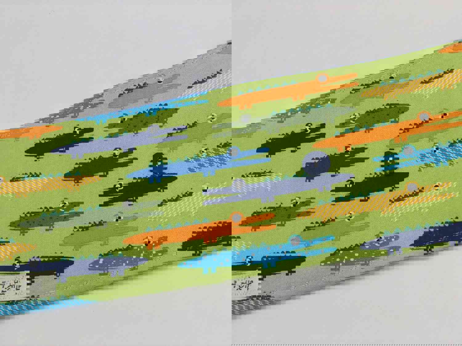 Green Alligator Crayon Wallet - Fun Animal Craft Toy for Kids