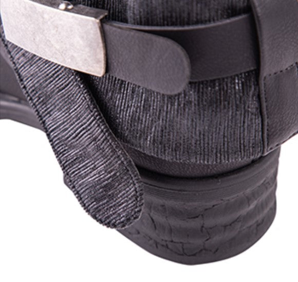 Women's Autumn/Winter Round Toe Ankle Boots With Metal Decorations