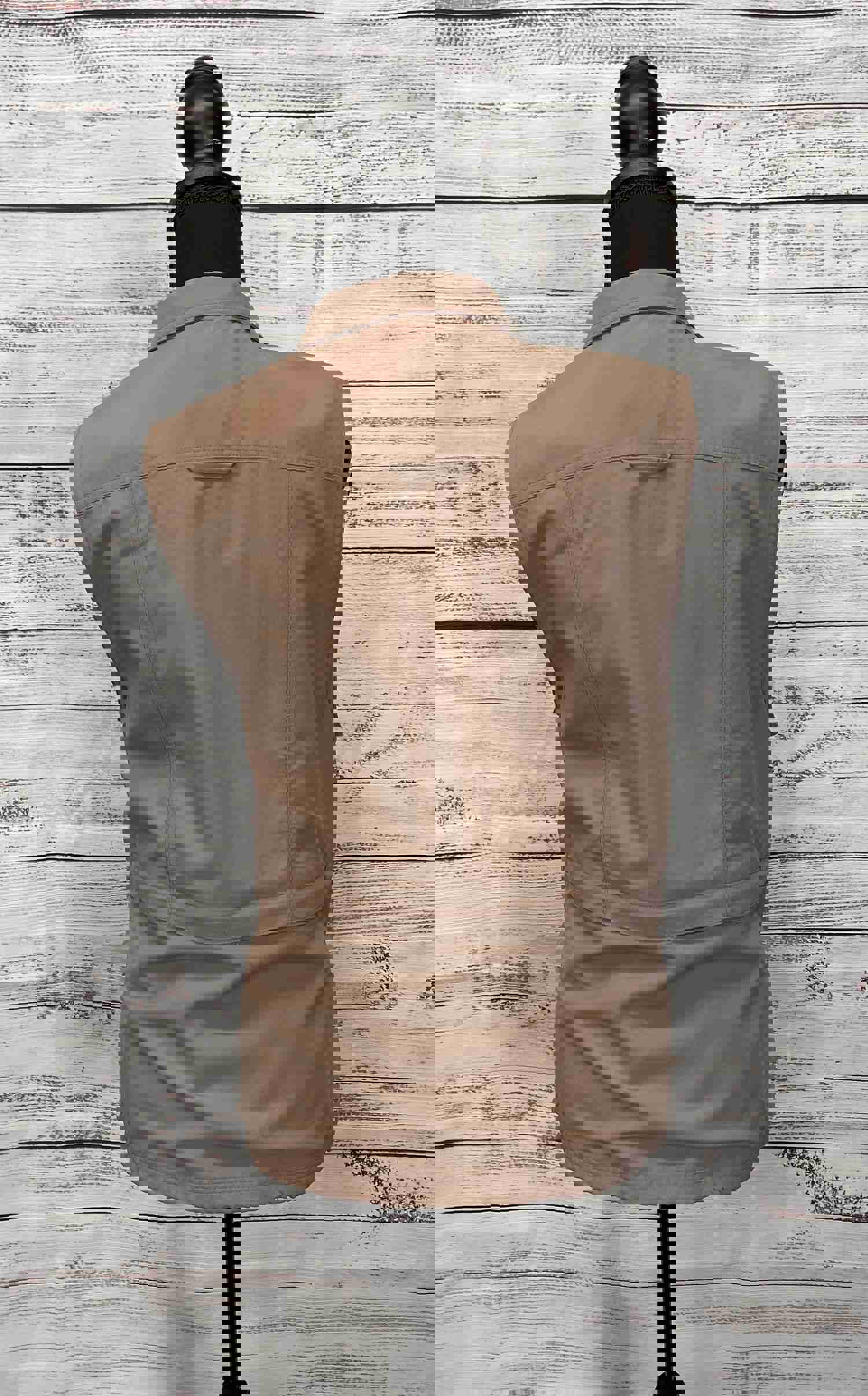 16-Pocket Outdoor Activity Vest for Adventure Enthusiasts
