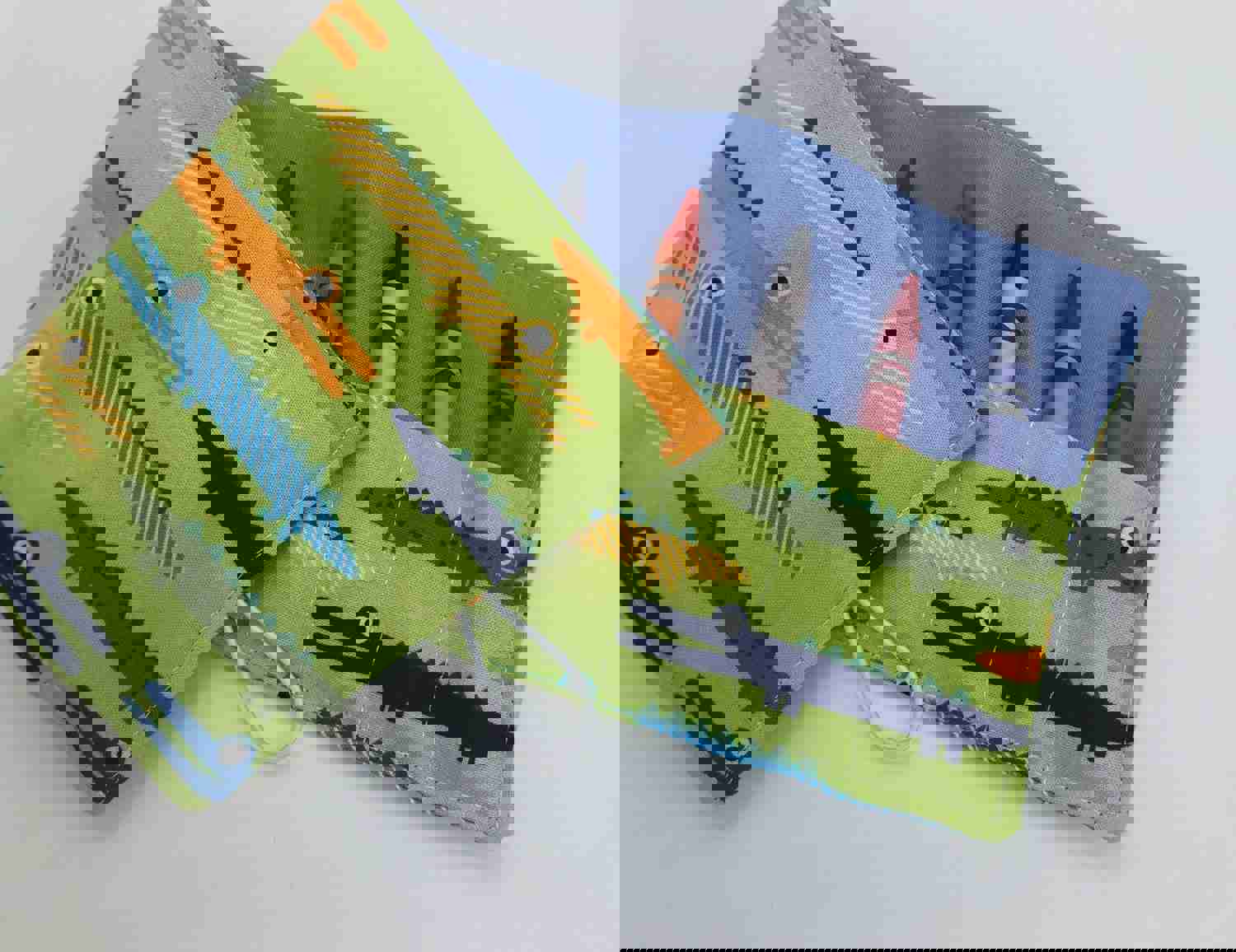 Green Alligator Crayon Wallet - Fun Animal Craft Toy for Kids