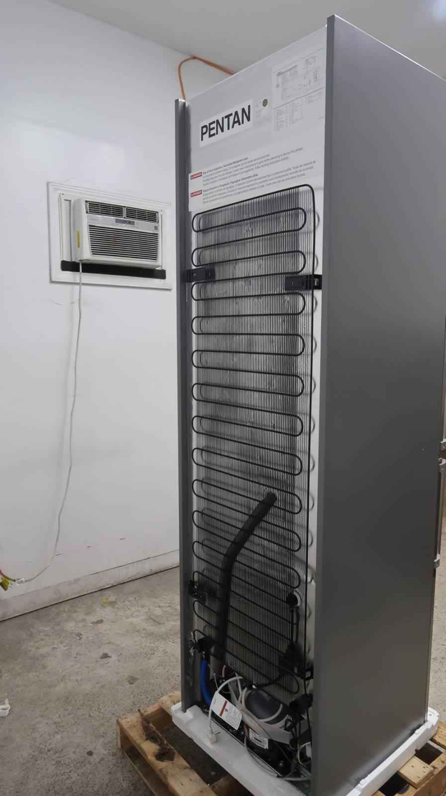 Bosch 800 Series 24 Inch Bottom Freezer Refrigerator with Ice Maker
