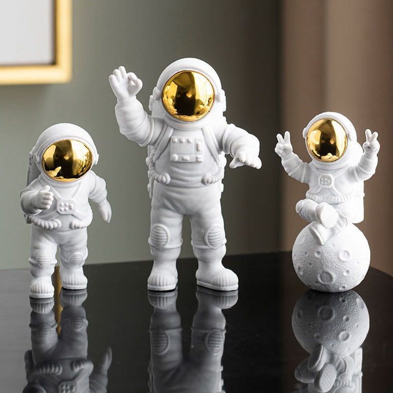 3Pc Astronaut Decor Action Figures and Moon Home Decor Resin Astronaut Statue