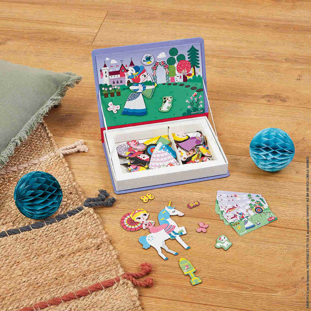 MAGNETIBOOK PRINCESSES - 55 Magnetic Pieces for Creative Play