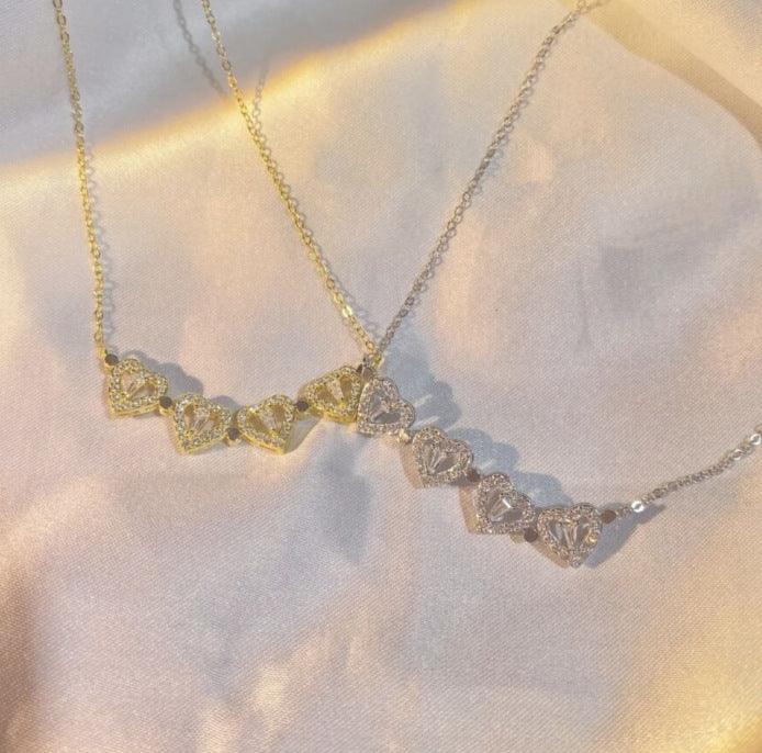 Retro Magnetic Folding Heart Shaped Four Leaf Clover Pendant Necklace for Women