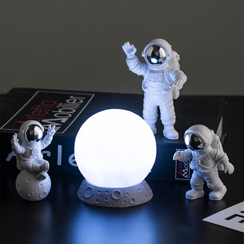 3Pc Astronaut Decor Action Figures and Moon Home Decor Resin Astronaut Statue