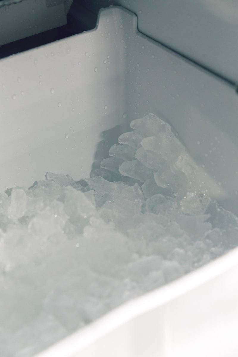 Summerset Built-in Kitchen Island 15 Ice Maker - 304 Stainless Steel