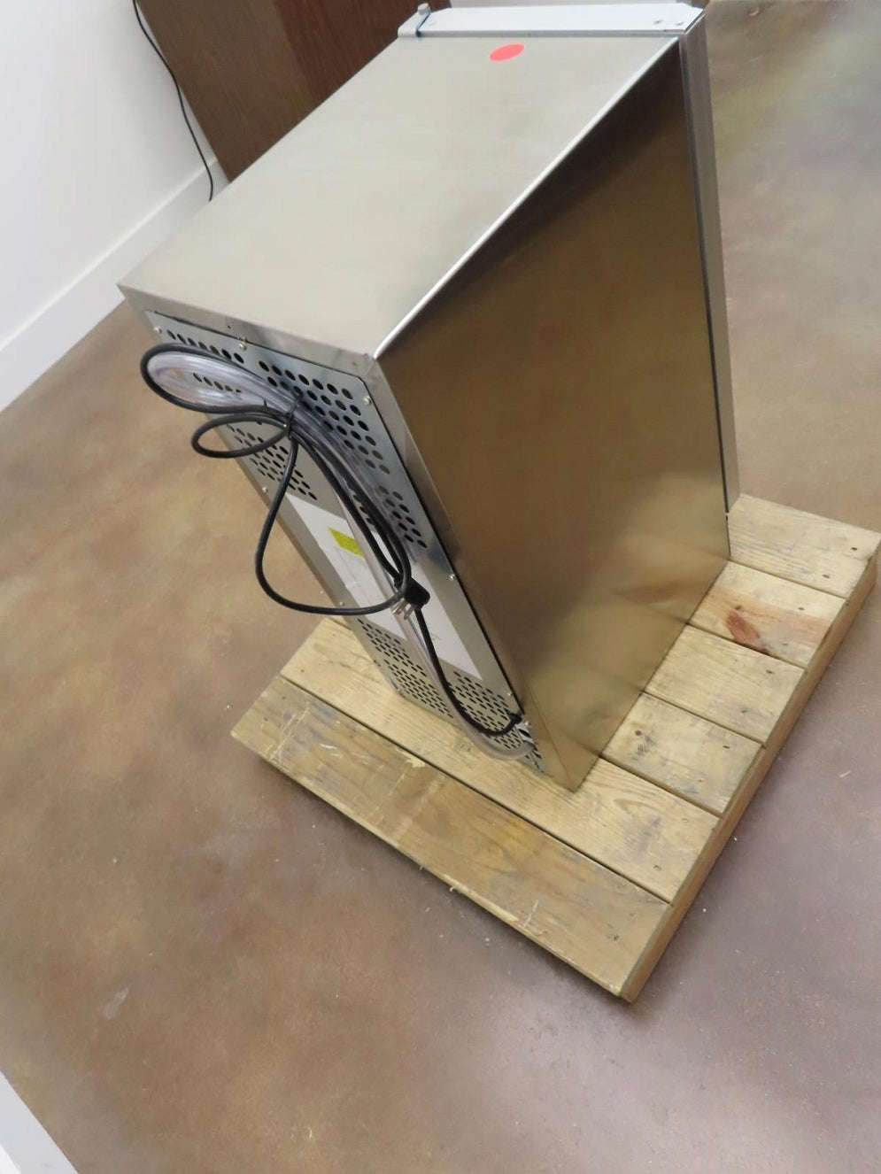 Scotsman DCE33PA1SSD 15 Gourmet Under Counter Ice Maker with 26 lbs Storage