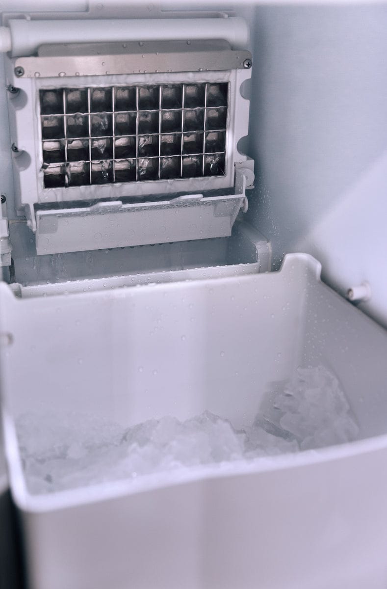 Summerset Built-in Kitchen Island 15 Ice Maker - 304 Stainless Steel