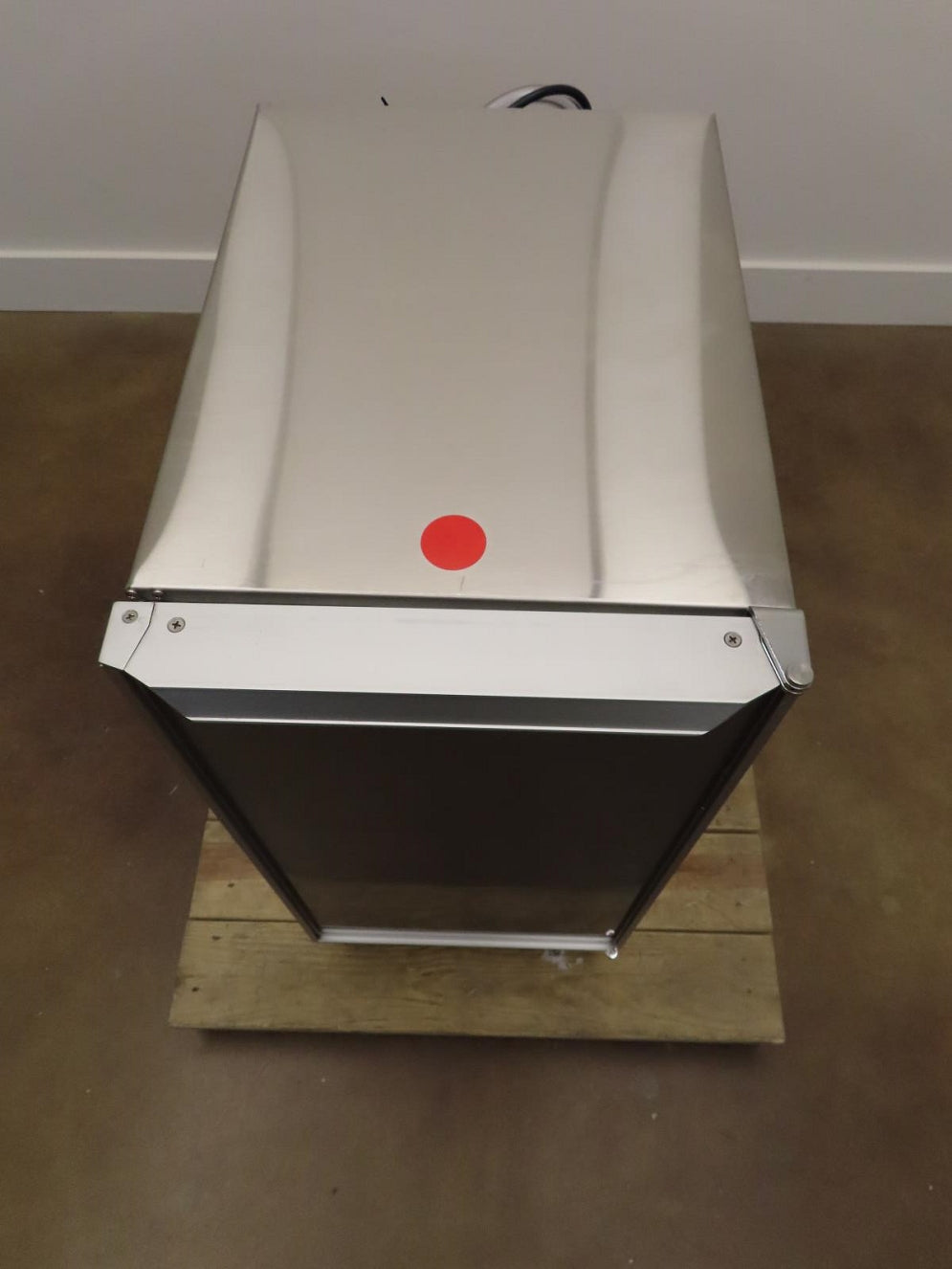 Scotsman DCE33PA1SSD 15 Gourmet Under Counter Ice Maker with 26 lbs Storage