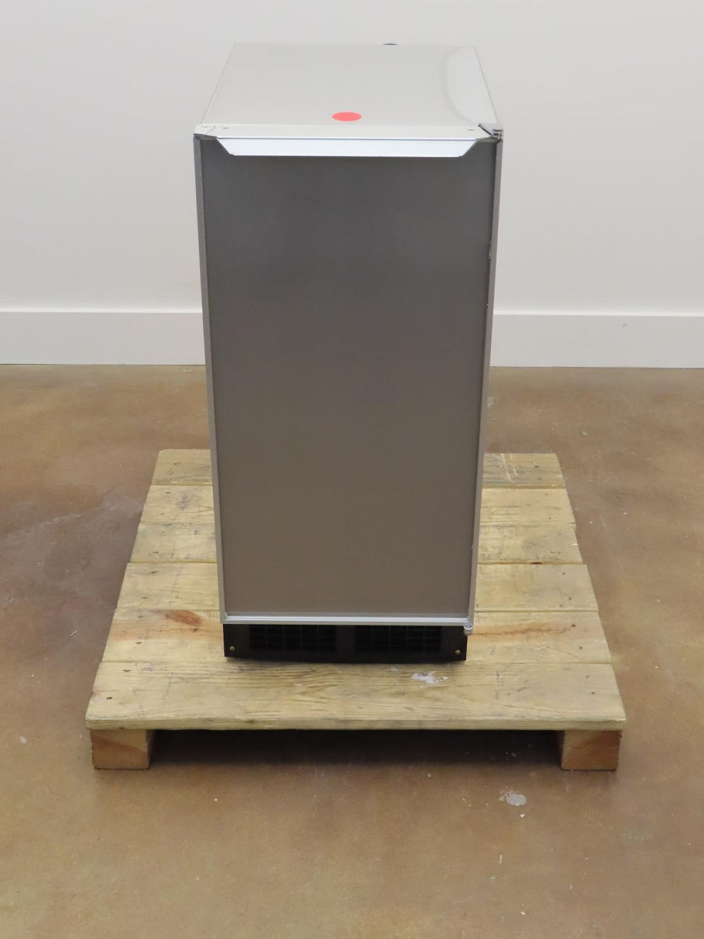 Scotsman DCE33PA1SSD 15 Gourmet Under Counter Ice Maker with 26 lbs Storage