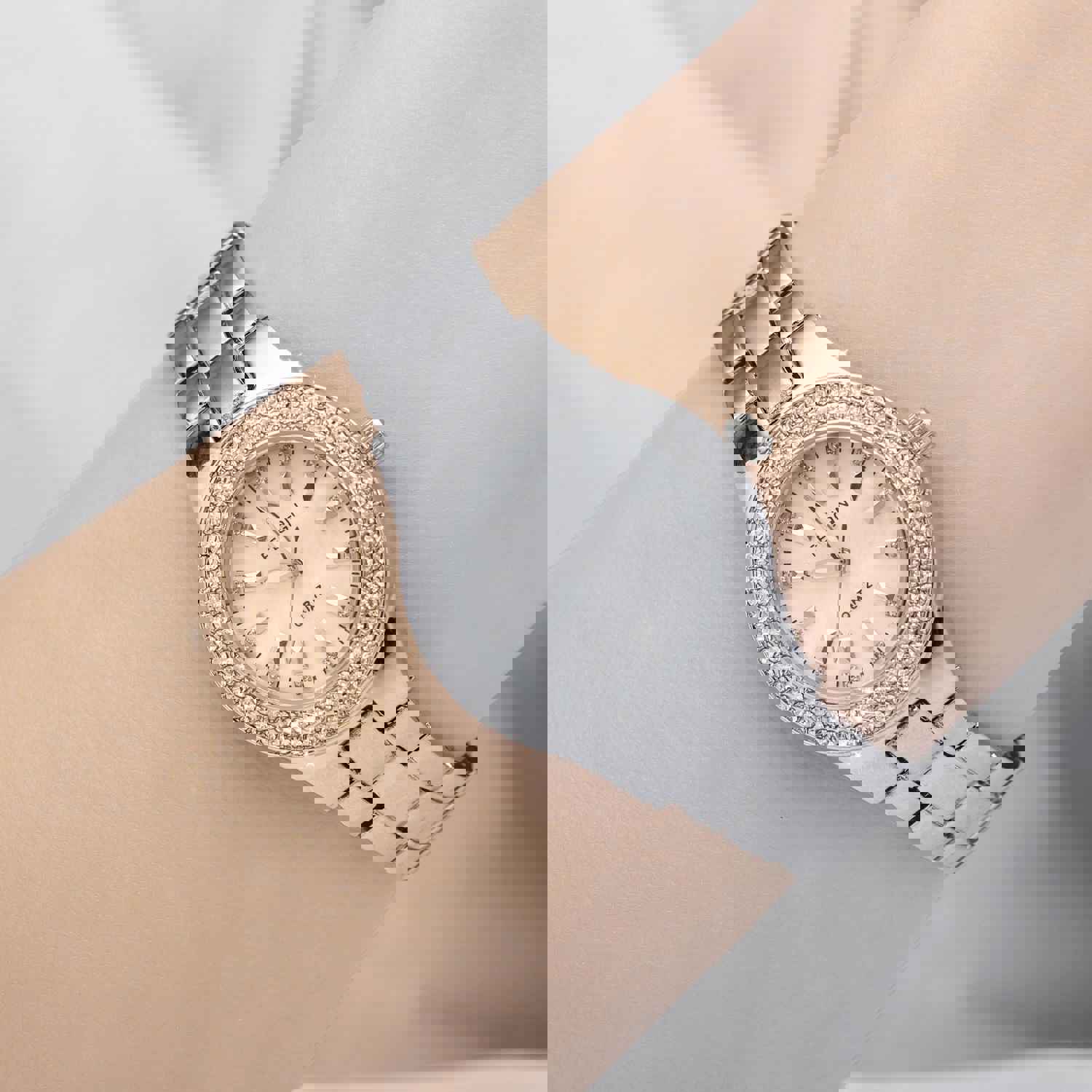 New Women's Watch: Korean Trend Full Diamond Waterproof Fashion Quartz Steel Belt Watch