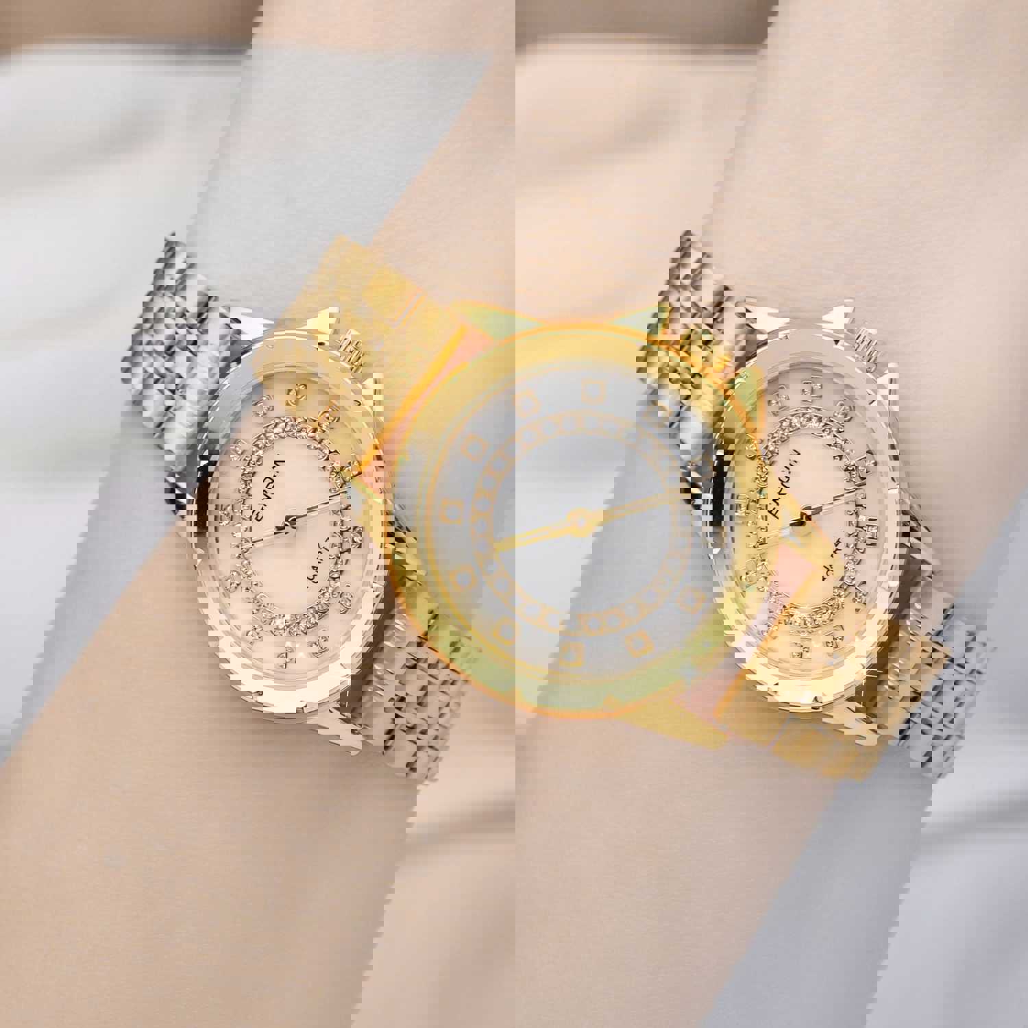 New Women's Watch: Korean Trend Full Diamond Waterproof Fashion Quartz Steel Belt Watch