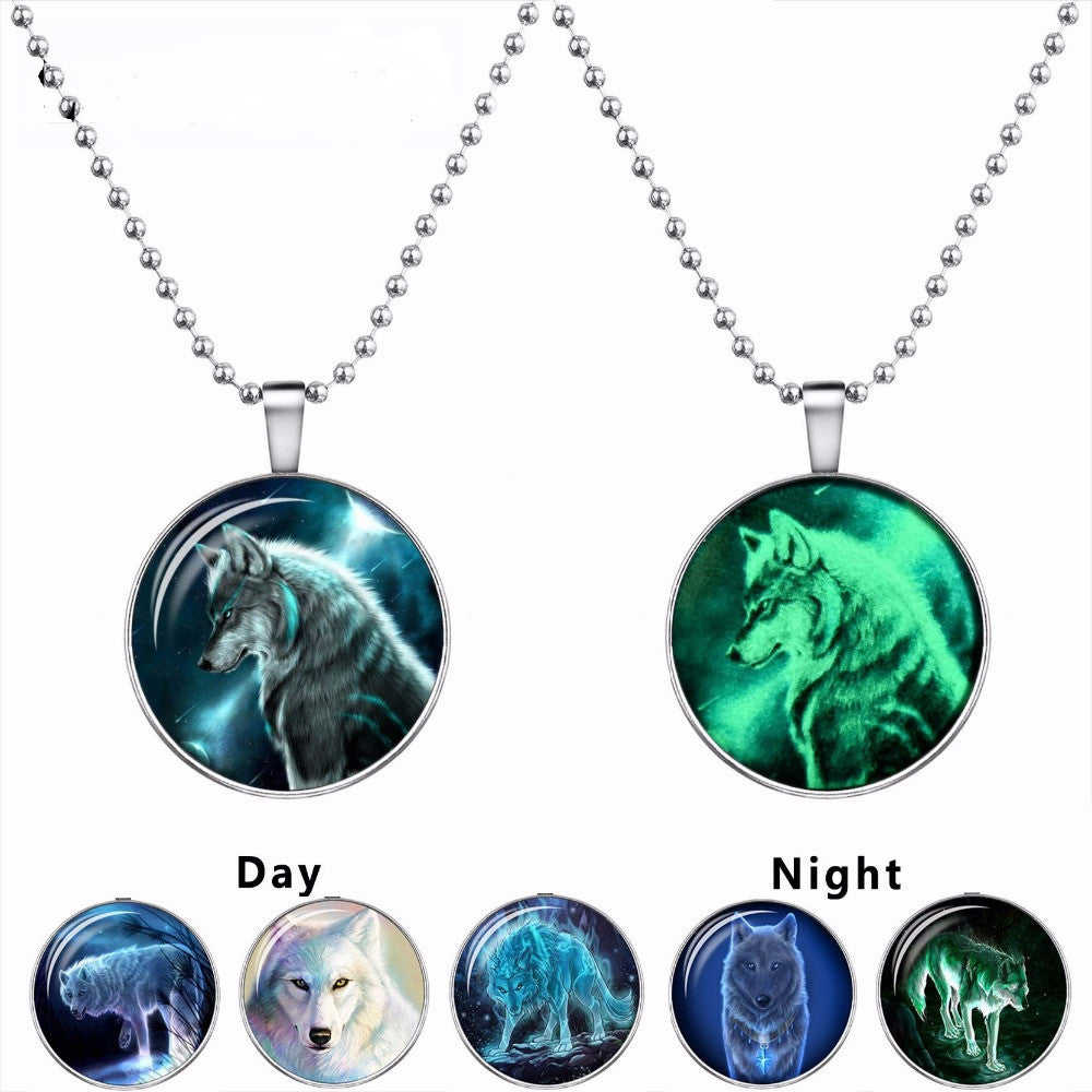 2016 Wolf Cabochon Glass Glowing Pendant Necklace - Fashion Jewelry with Silver Plated Chain