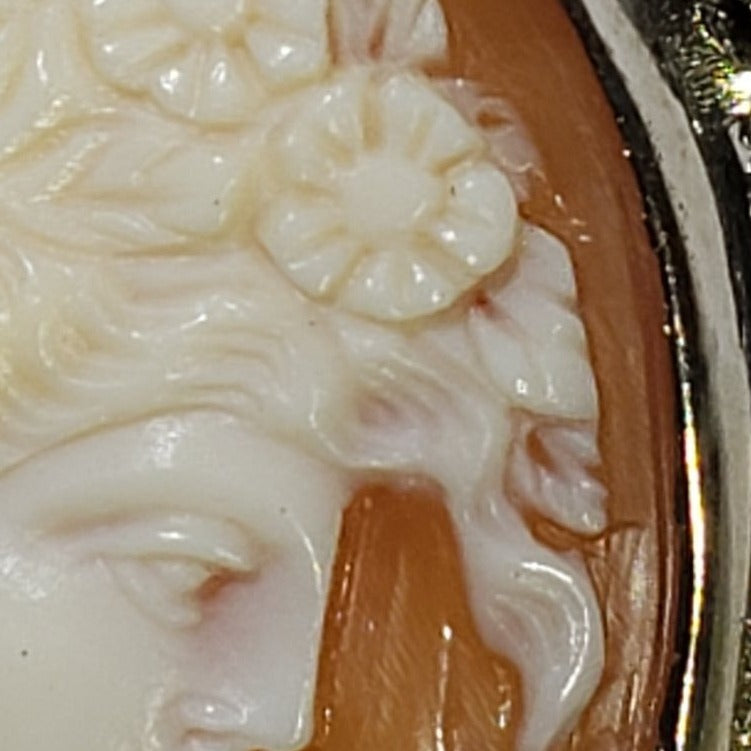 Classical Victorian Shell Cameo in 9K White Gold Filigree Pendant/Brooch