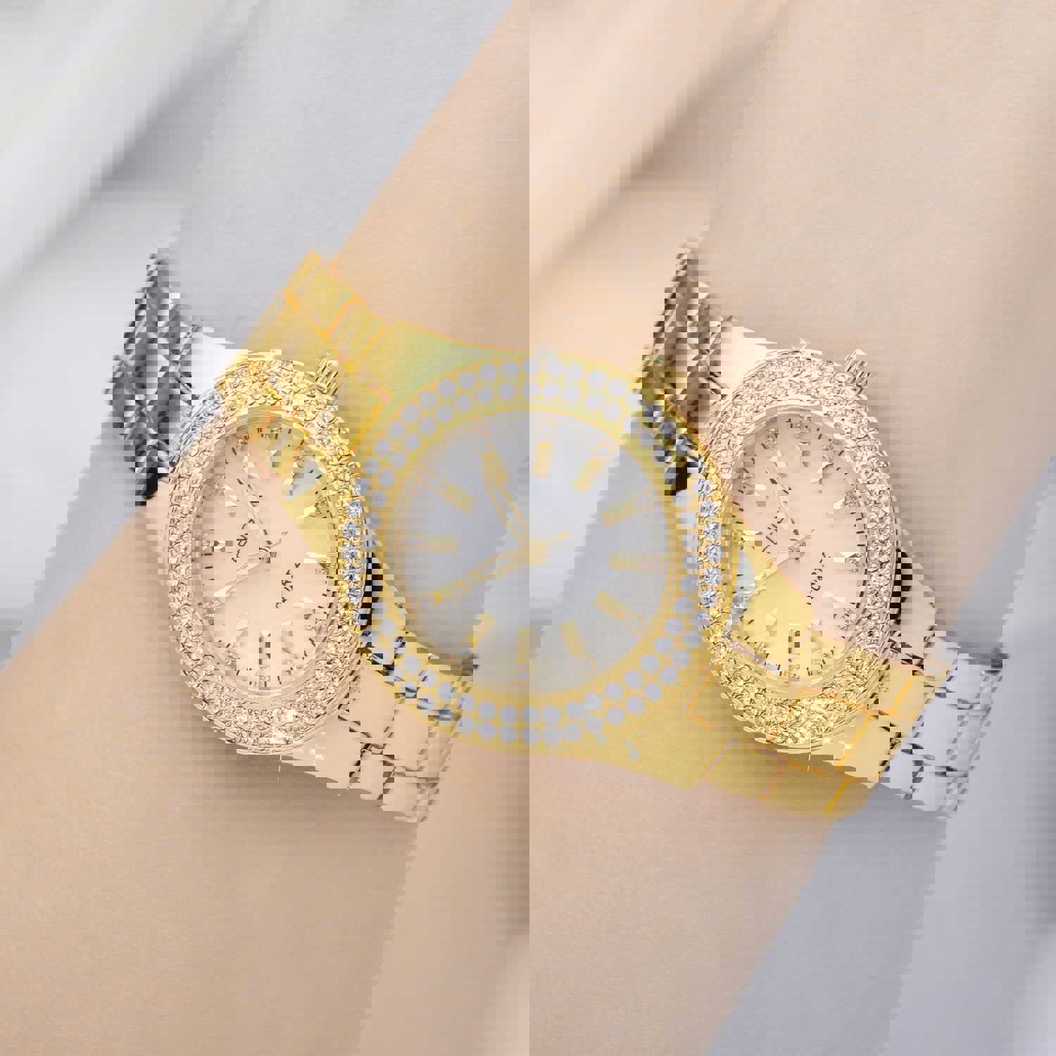 New Women's Watch: Korean Trend Full Diamond Waterproof Fashion Quartz Steel Belt Watch