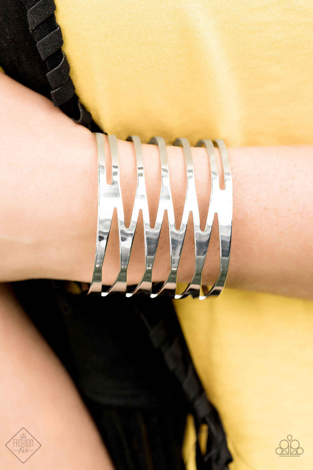 Paparazzi Keep Them On Edge - Silver Cuff Bracelet - Trend Blend / Fashion Fix Exclusive