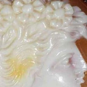 Classical Victorian Shell Cameo in 9K White Gold Filigree Pendant/Brooch