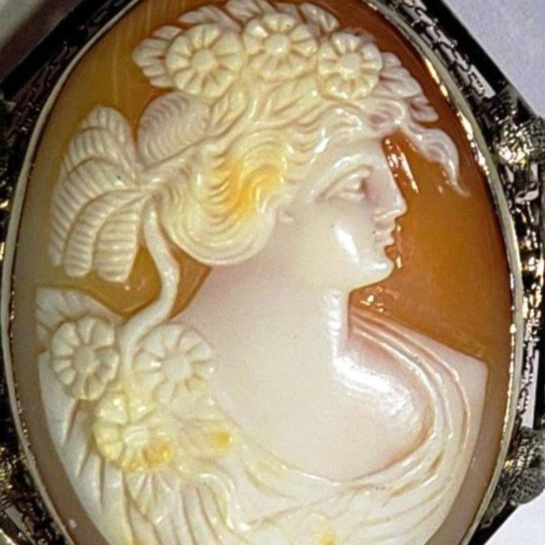 Classical Victorian Shell Cameo in 9K White Gold Filigree Pendant/Brooch