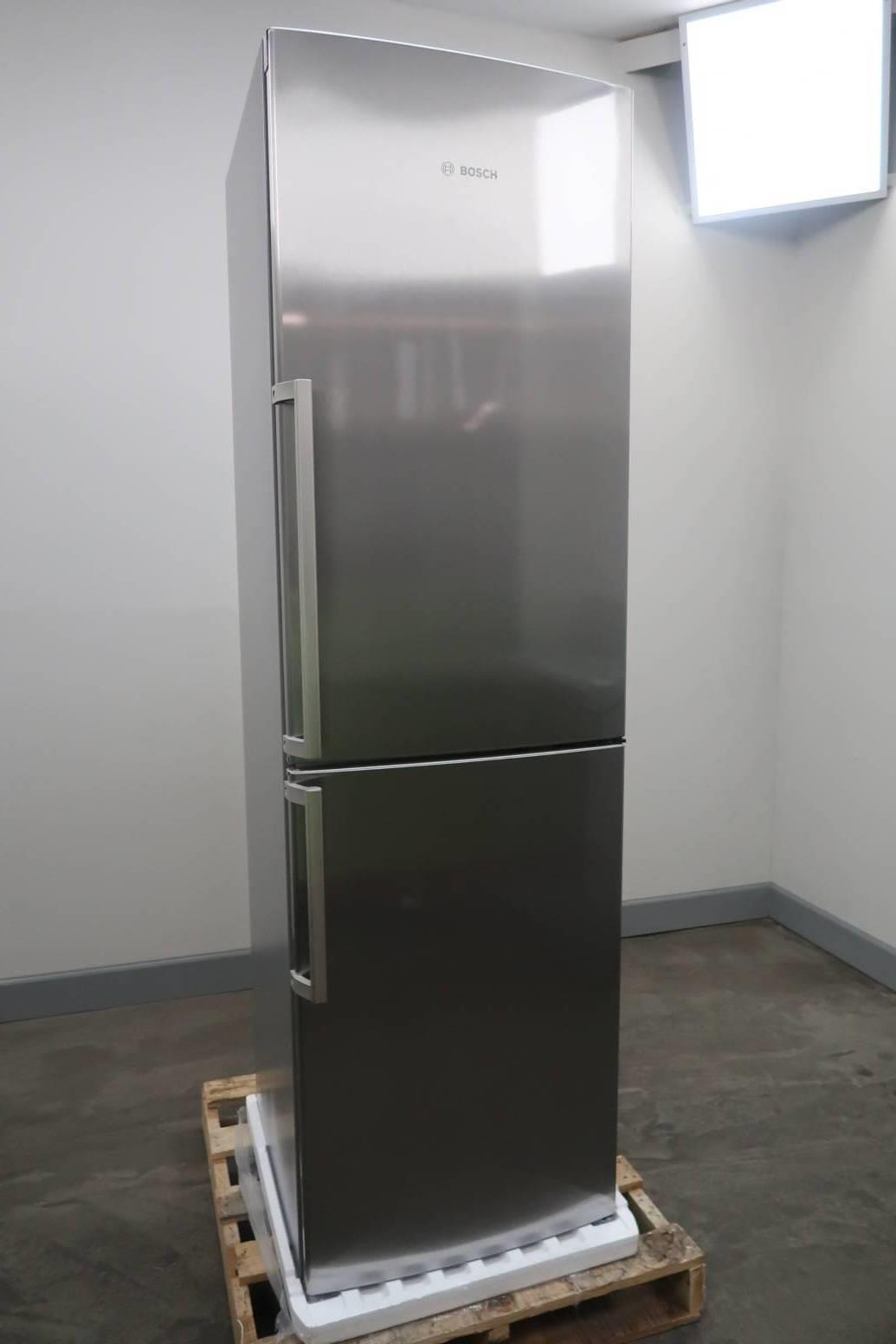 Bosch 800 Series 24 Inch Bottom Freezer Refrigerator with Ice Maker (B11CB81SSS)