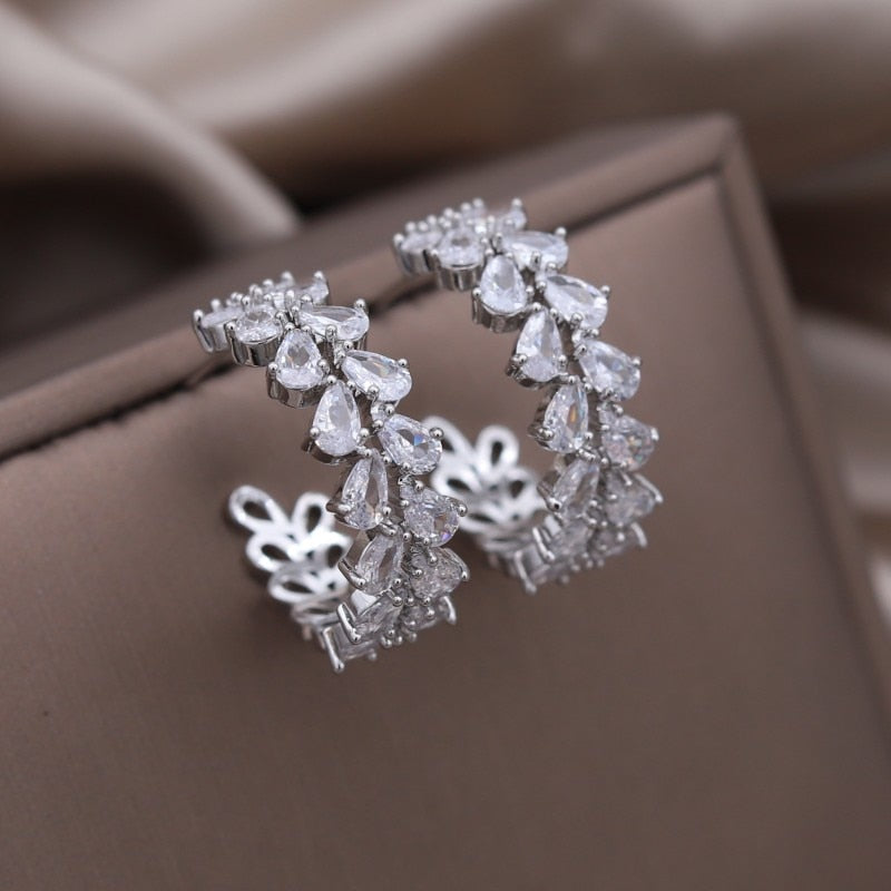 South Korea Design Black Last Drop of Wheat C-shaped Earrings for Women