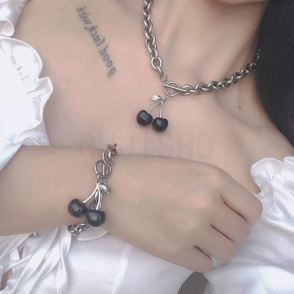 2021 Trendy Vintage Black Cherry Pendant Metal Clavicle Sexy Chain Jewelry for Women