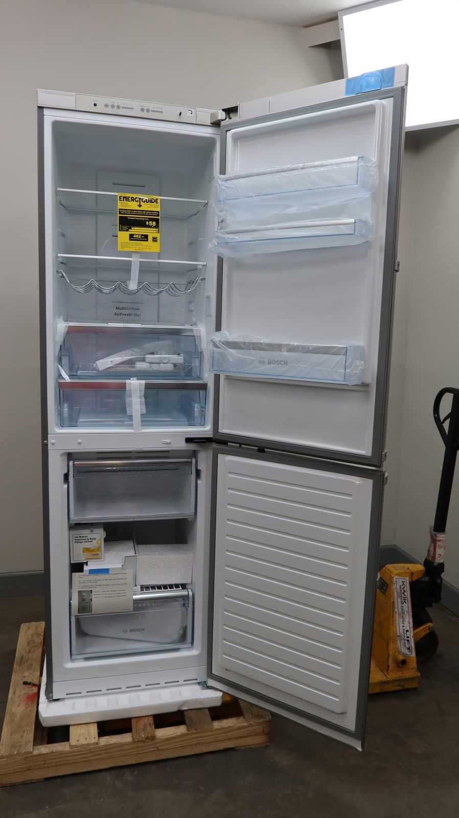 Bosch 800 Series 24 Inch 11 Cu.Ft Bottom Freezer Refrigerator with Ice Maker B11CB81SSS