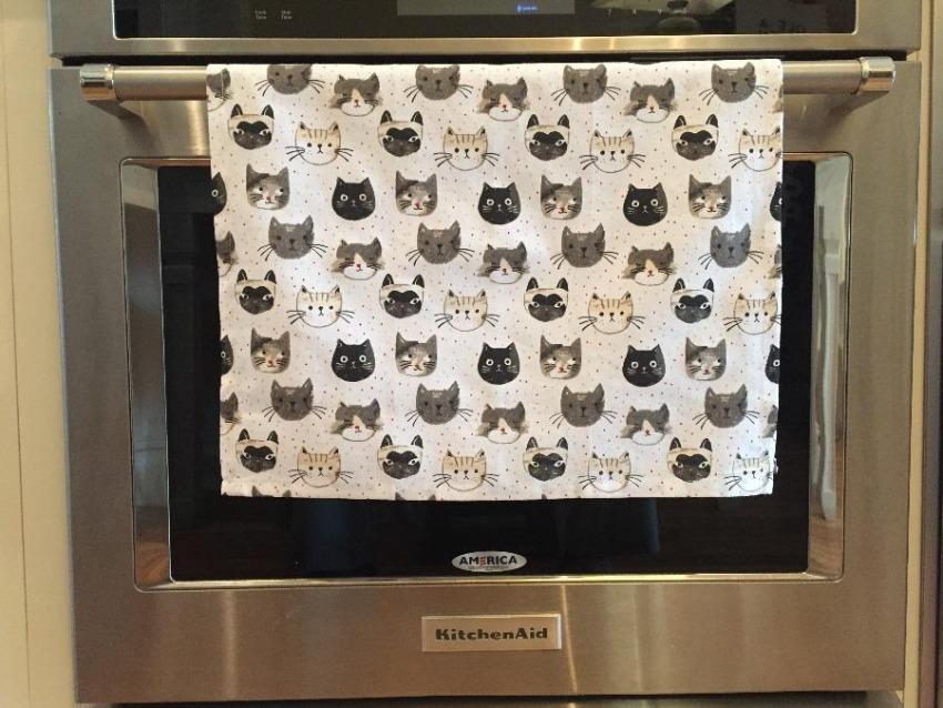 Chic Kitty Kitchen Towel - Absorbent and Stylish Cat Print Dish Towel