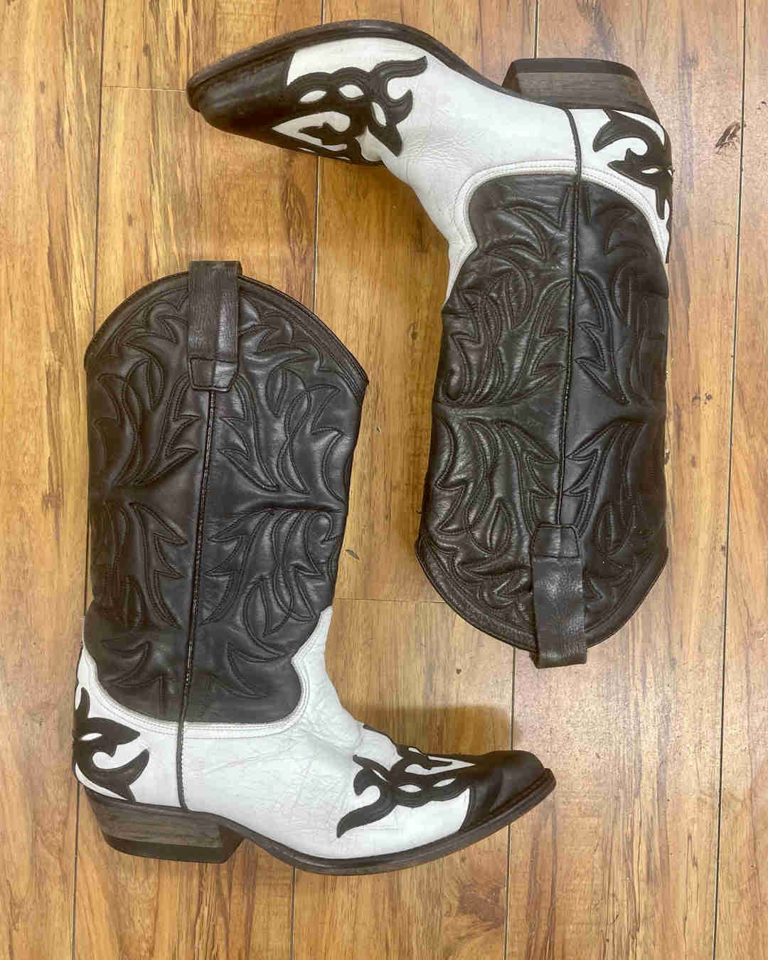 Vintage Black & White Cowboy Boot - Size 6