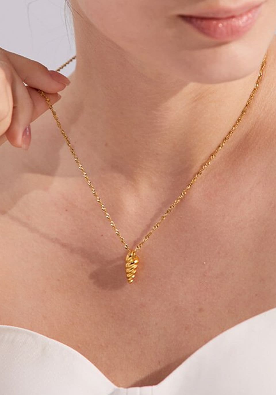 18K Gold PVD Conch Shell Pendant Necklace