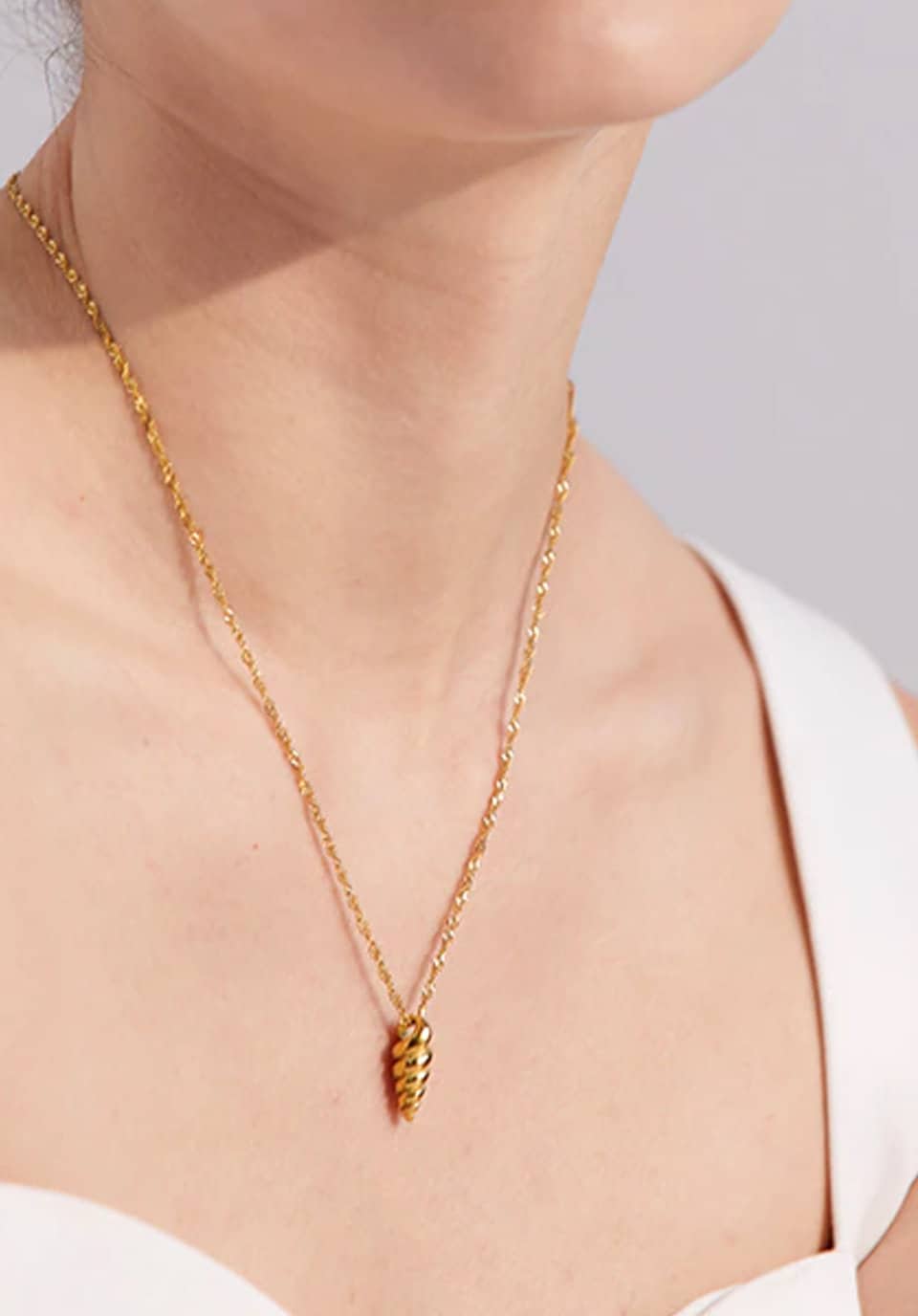 18K Gold PVD Conch Shell Pendant Necklace