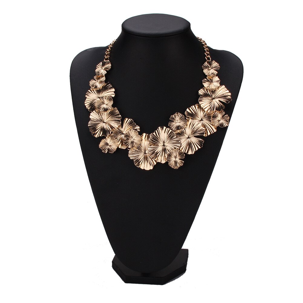 Exaggerated Wind Metal Leaf Choker Necklace for Women