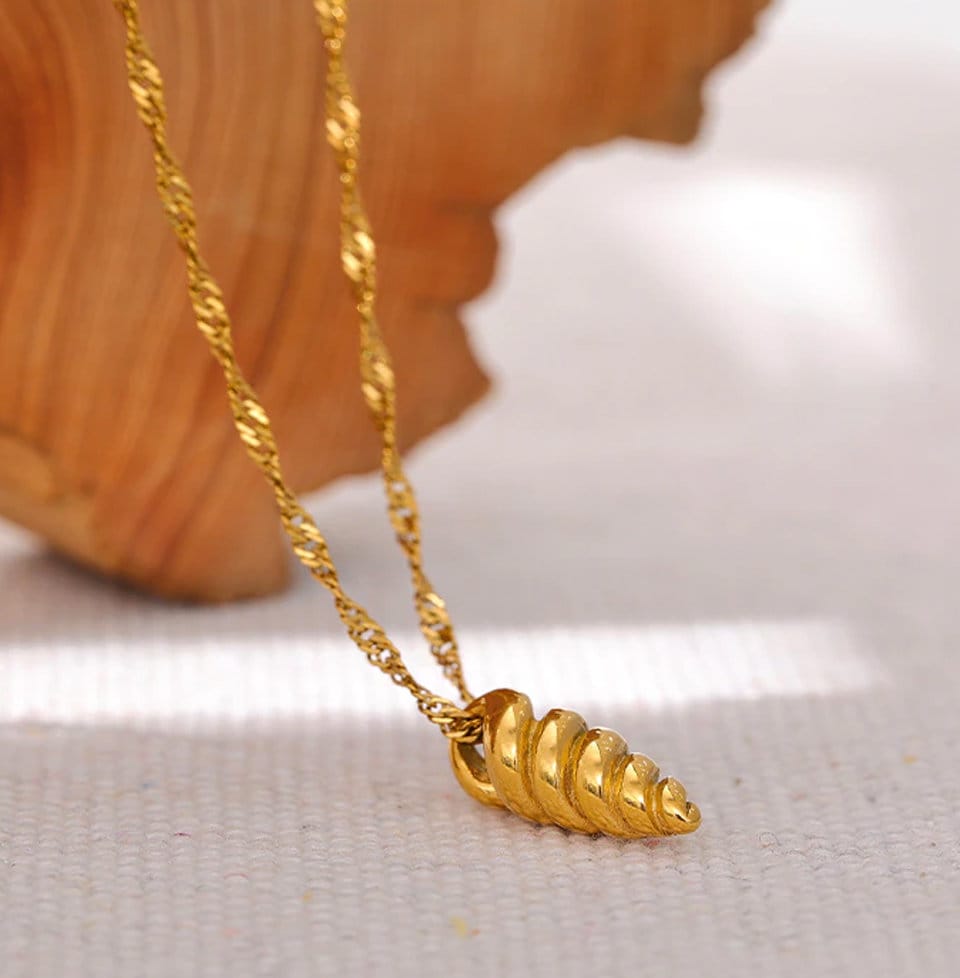 18K Gold PVD Conch Shell Pendant Necklace
