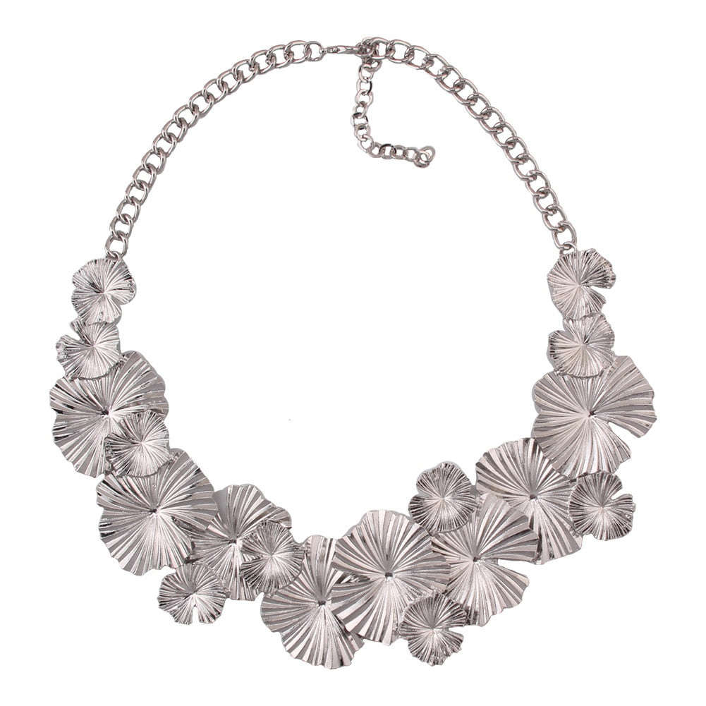 Exaggerated Wind Metal Leaf Choker Necklace for Women