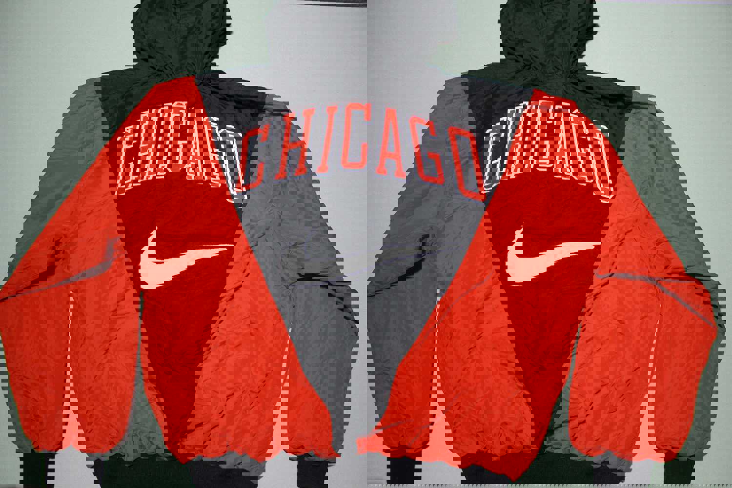 Chicago Bulls Vintage 90s Custom Made Nike Windbreaker Pullover Hoodie Jacket