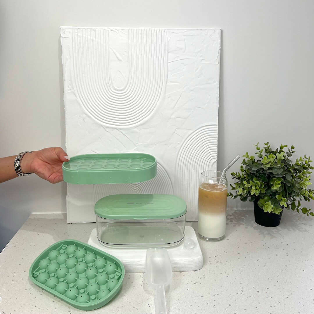 Pastel 2 in 1 Round Ice Cube Maker with Silicone Storage Box