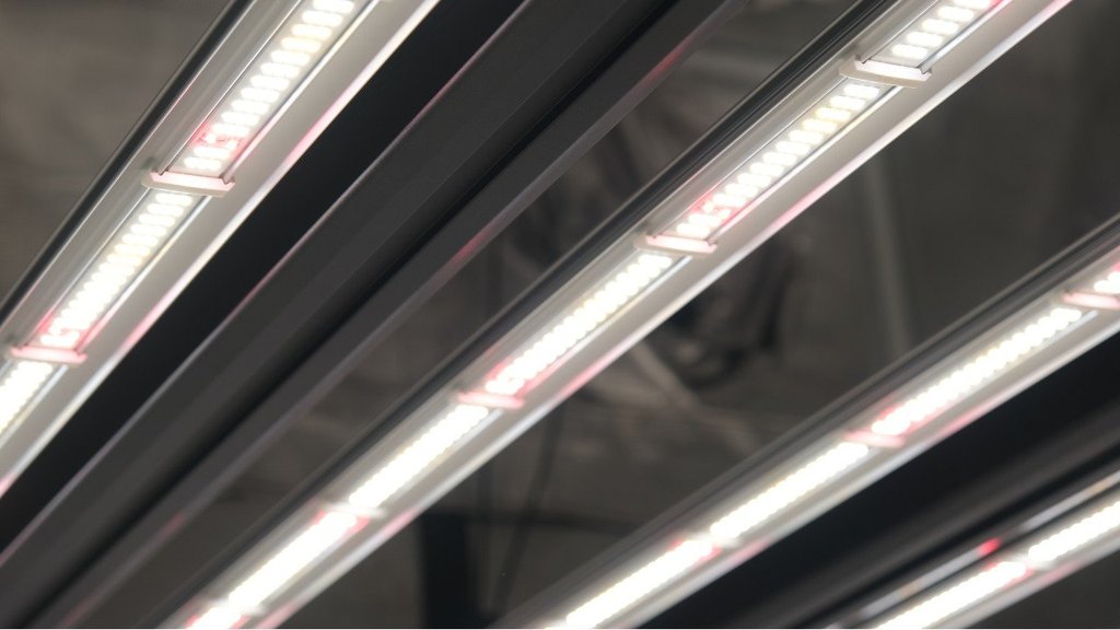 Growers Choice ROI-E680S Full Spectrum LED Grow Light