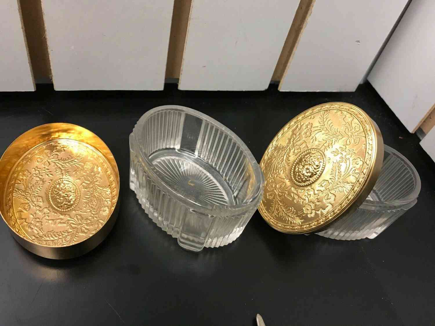 Vintage Vanity Set with 9 Beauty Tools and 4 Jars - Gold Tone Daisy Design