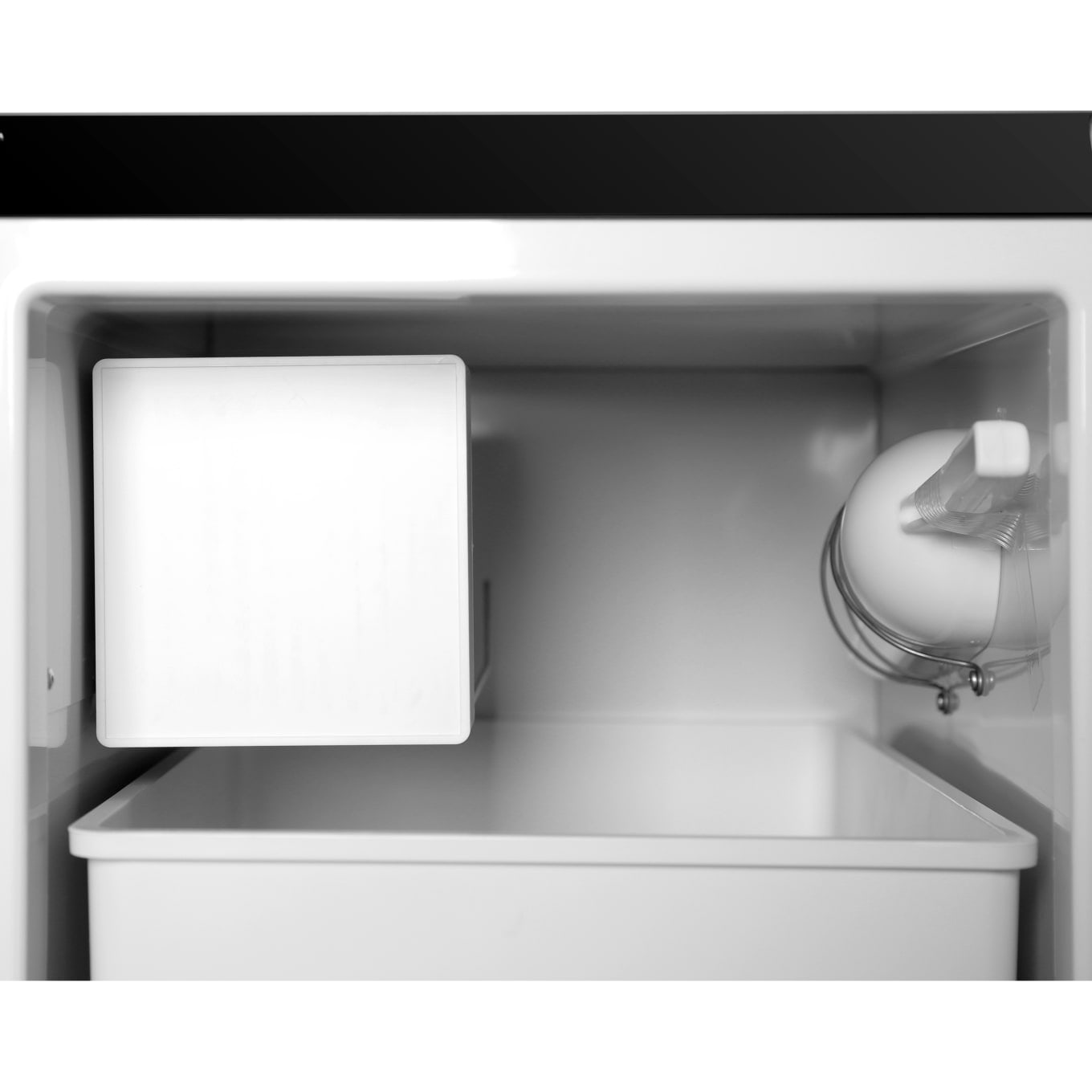 Edgestar IB250WH 15 Wide 20 Lbs. Capacity Free Standing and Undercounter Ice Maker in White