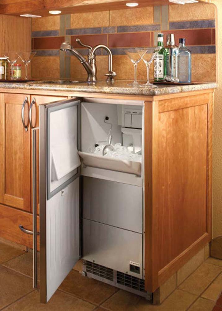Perlick 15 Signature Series Clear Ice Maker with Panel-Ready Solid Door