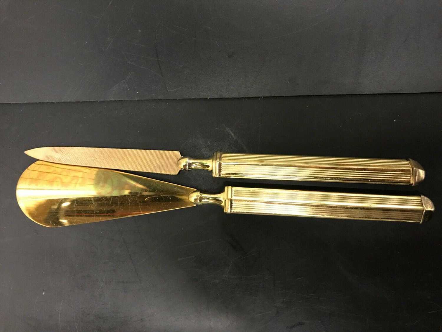 Vintage Vanity Set with 9 Beauty Tools and 4 Jars - Gold Tone Daisy Design