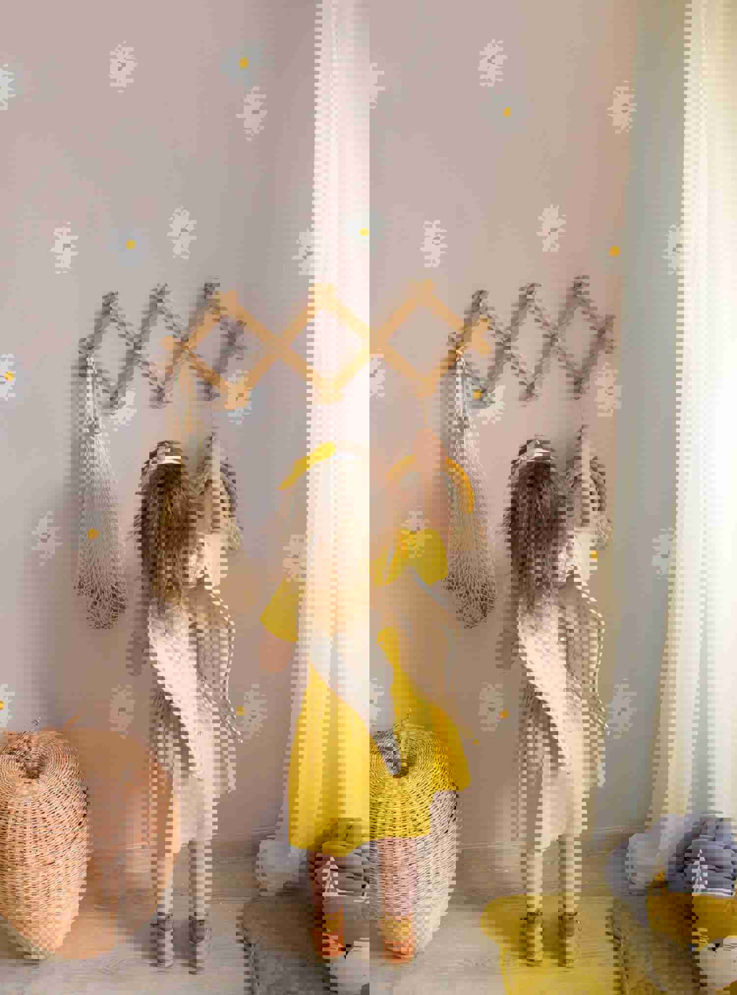 Simple Daisy Flower Wall Decal