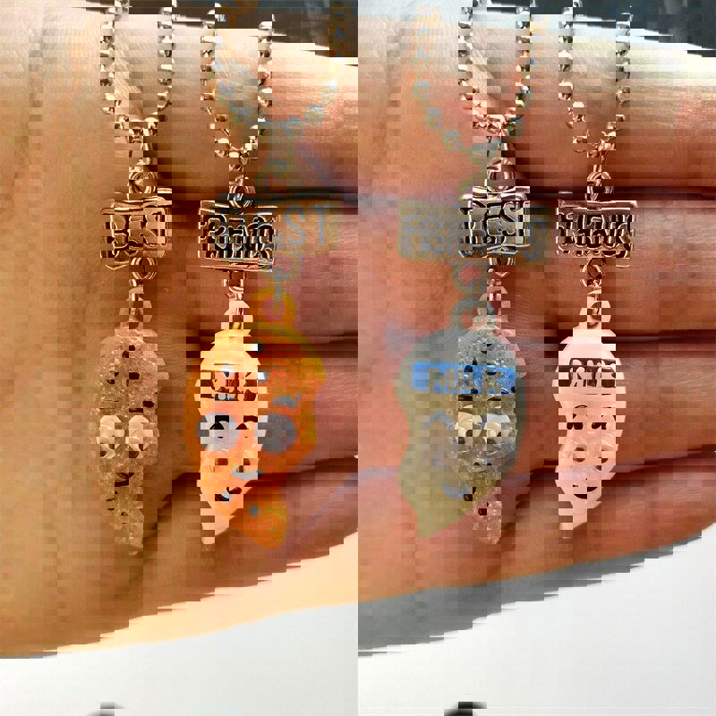 2 Pieces / Set of Friend Heart-shaped Biscuits With Milk Pendant Necklace BFF Broken Heart Mini Food Jewelry