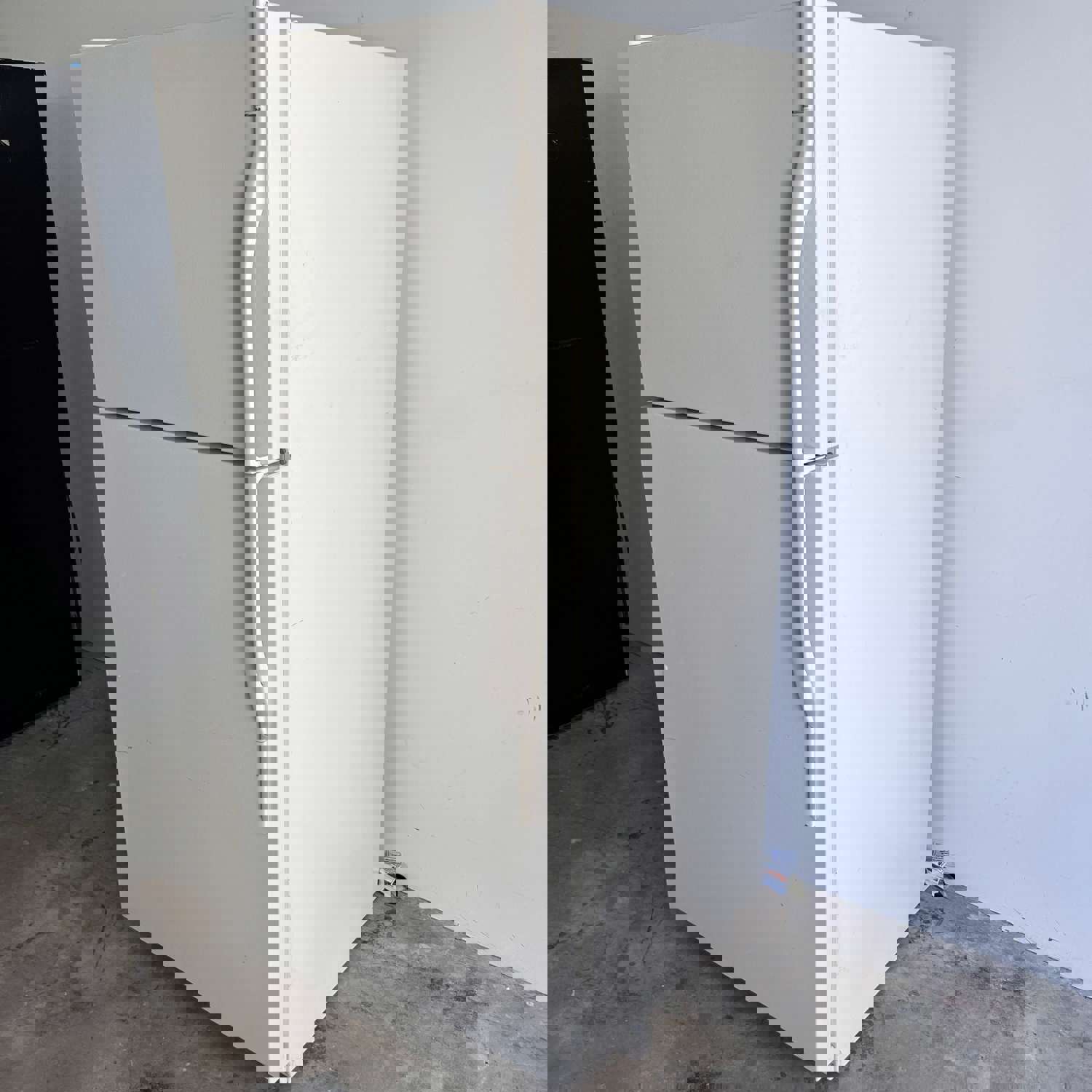 Kenmore Top and Bottom Refrigerator with Ice Maker