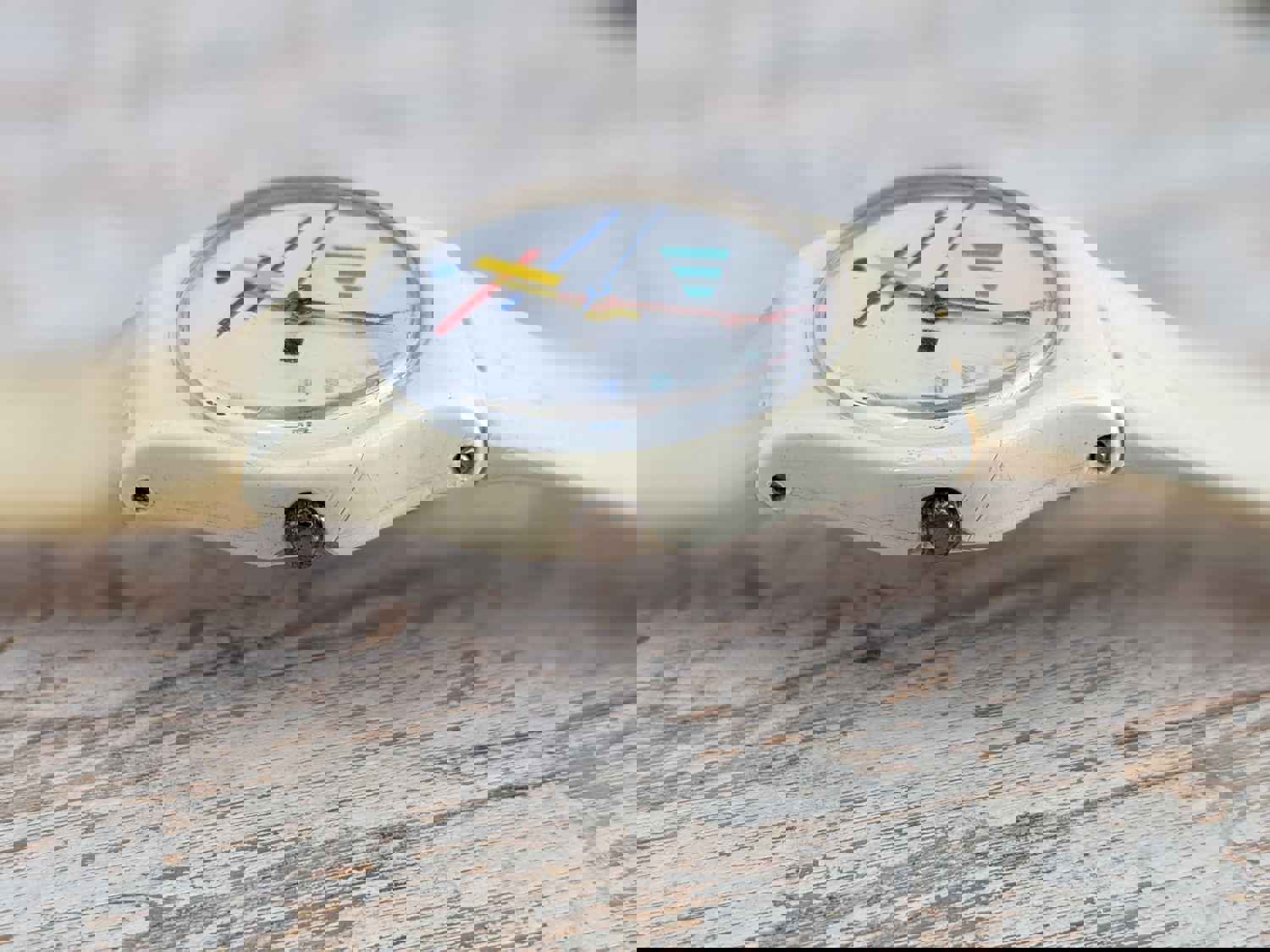 Vintage 1987 Swatch Ladies Wrist Watch - Vasily Design LW111