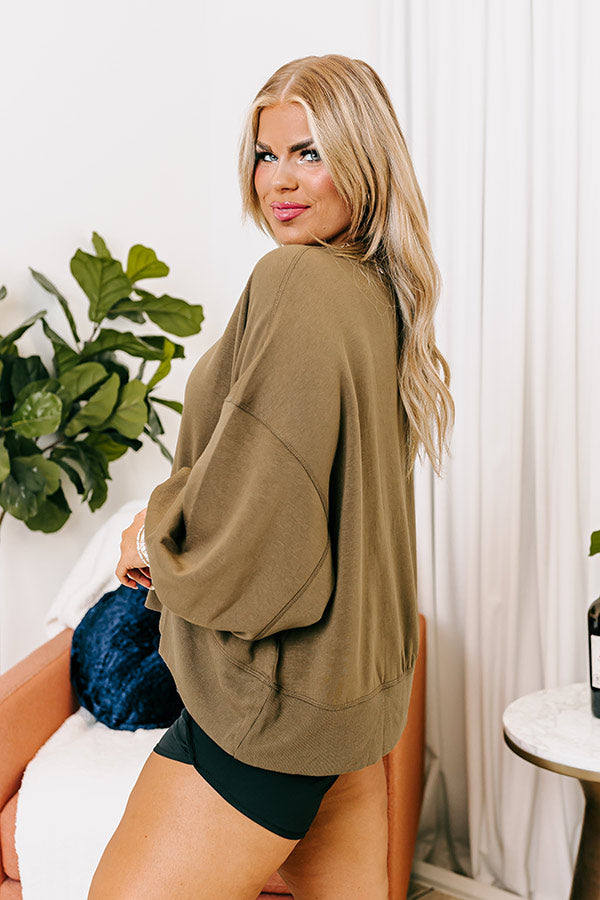 Lovely Chill Sweatshirt In Olive Curves